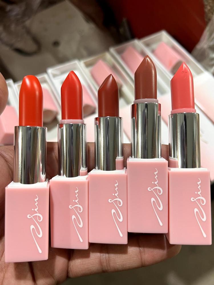 π₯ High Pigment Cream Lipstick β Bold Colors, Smooth Finish, All-Day Glam
