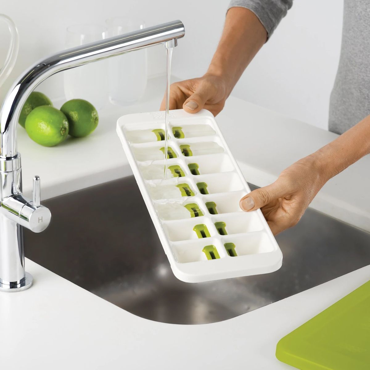 14 grid ice cube tray with lid